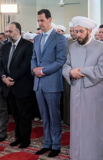 SaHmsadam7's tweet photo. @Wolveri07681751 حتى بشار كان يُصلي ! https://t.co/F3Qg0qo5i6