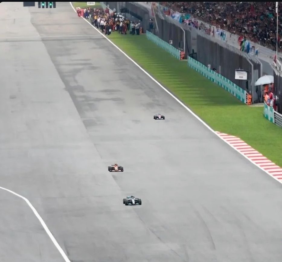 MSportBanter's tweet photo. How wide Sepang feels https://t.co/m0F4GRA7VA
