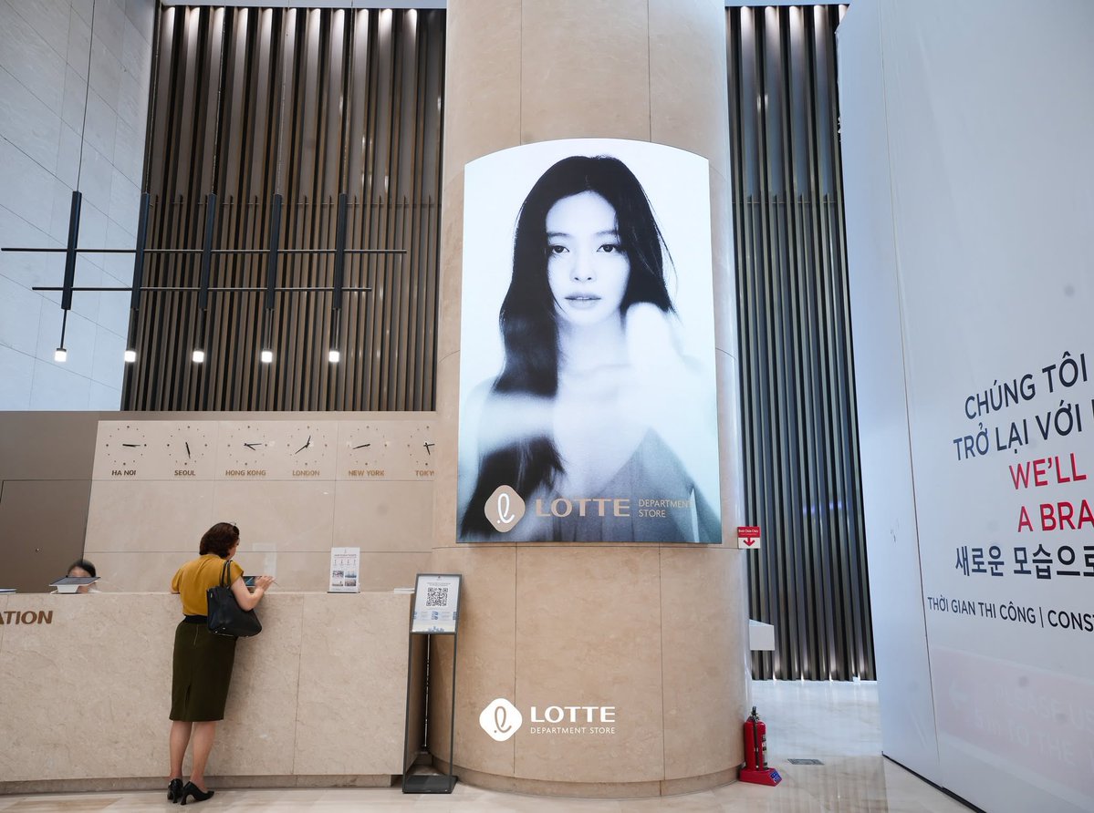 JennieDCGallery's tweet photo. 261003 #JENNIE on LED screens at Lotte Department Store in Vietnam as the Global Ambassador. https://t.co/0JQXdyAzhQ