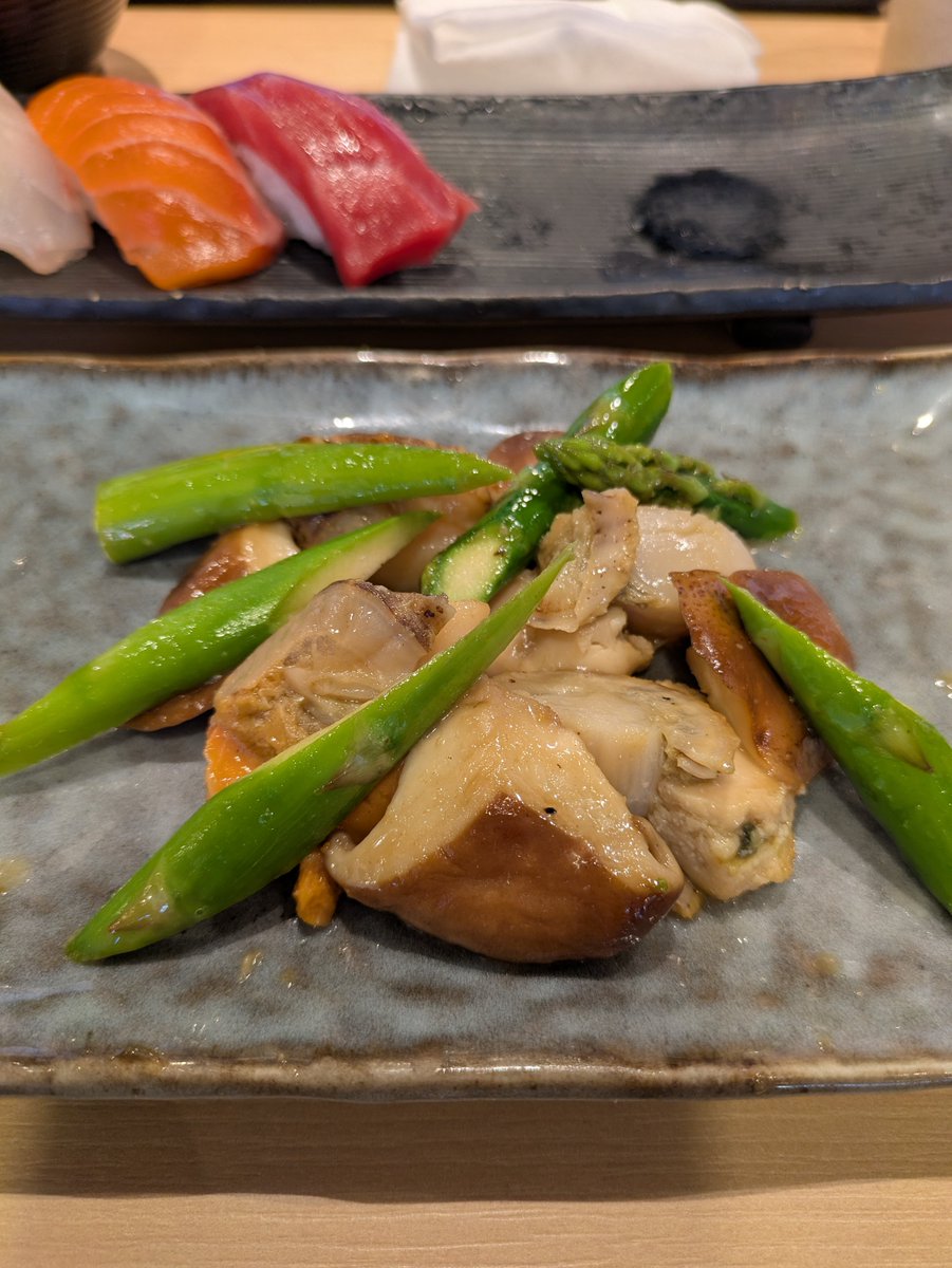 AkkeyTwit's tweet photo. ホタテ椎茸バター
からの
秋の味覚10貫😋 https://t.co/Emx4hBZgjc