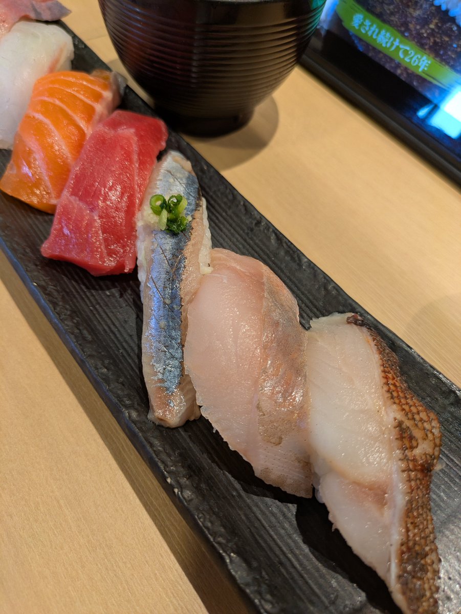 AkkeyTwit's tweet photo. ホタテ椎茸バター
からの
秋の味覚10貫😋 https://t.co/Emx4hBZgjc