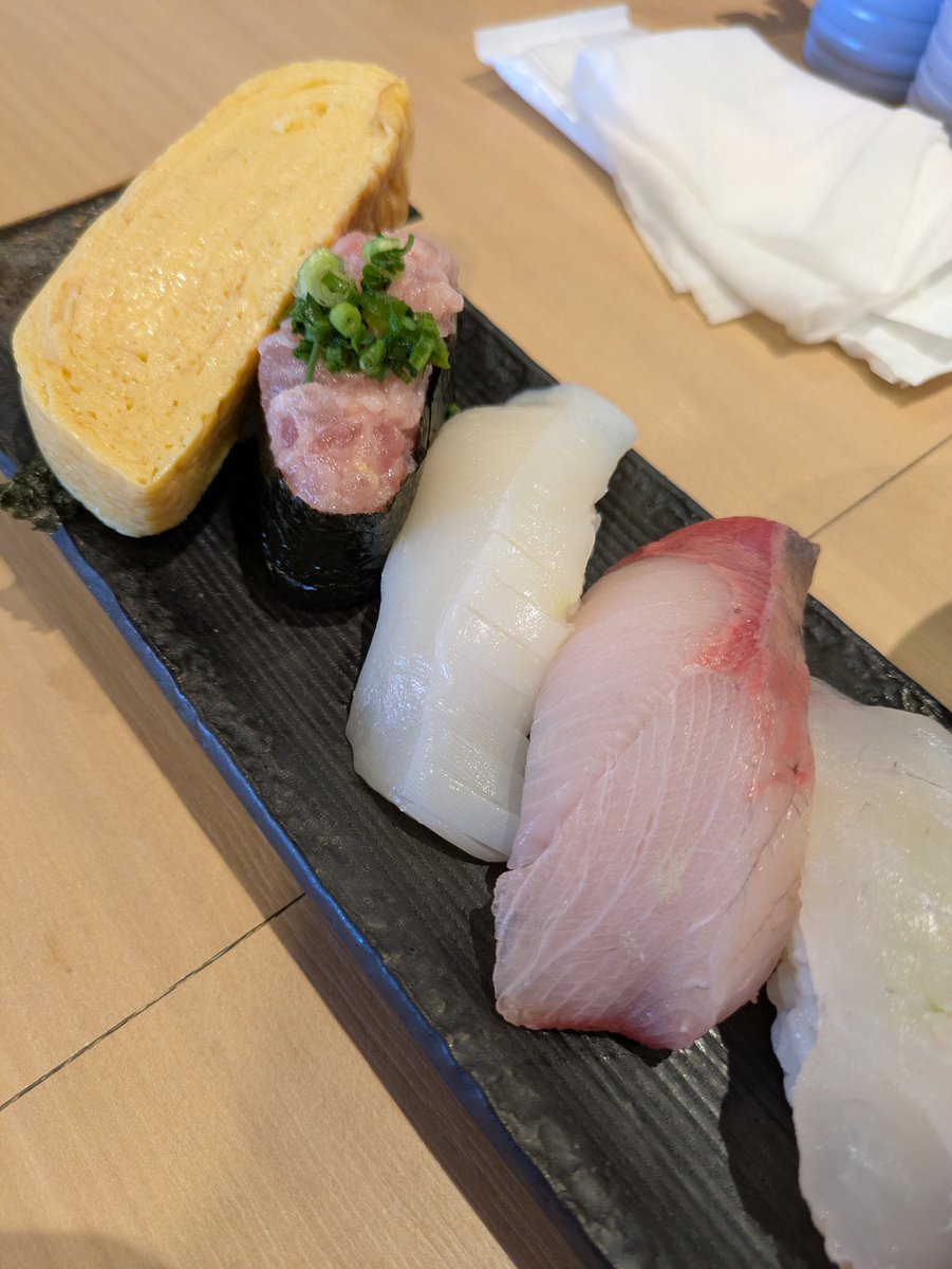 AkkeyTwit's tweet photo. ホタテ椎茸バター
からの
秋の味覚10貫😋 https://t.co/Emx4hBZgjc