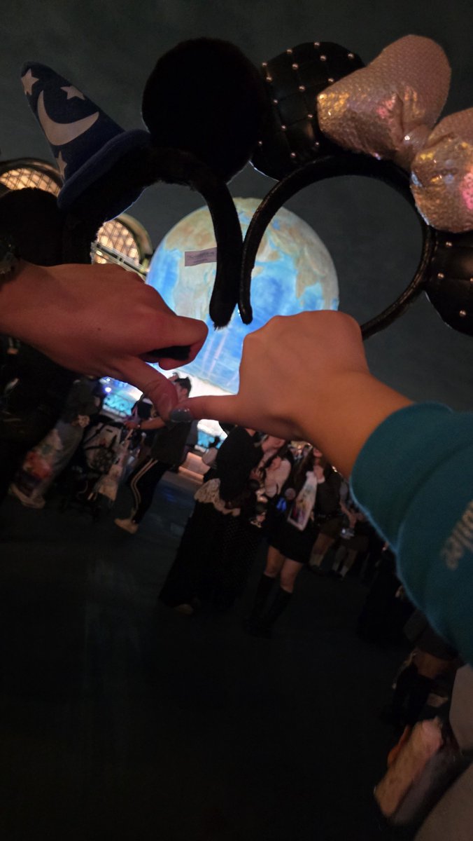 puy_of_bear's tweet photo. 約2年ぶりのシー楽しかったー！
25周年どうしても行きたかったの！
ショー含めて9つ楽しめたのはかなり上出来な気がする😭 https://t.co/X4630dYqV5