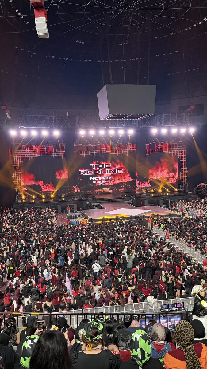 markeuspidey's tweet photo. i’m in!!! center view🥰 https://t.co/mbR3EKqfvN