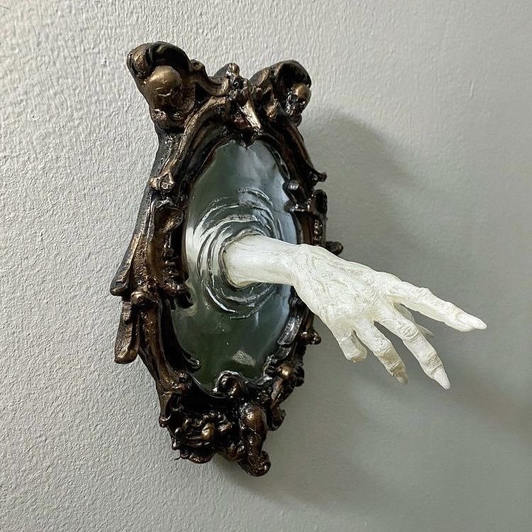 onetruelave's tweet photo. ghostly wall decor 🕯️🖤 https://t.co/ZO0Kx8bSxt