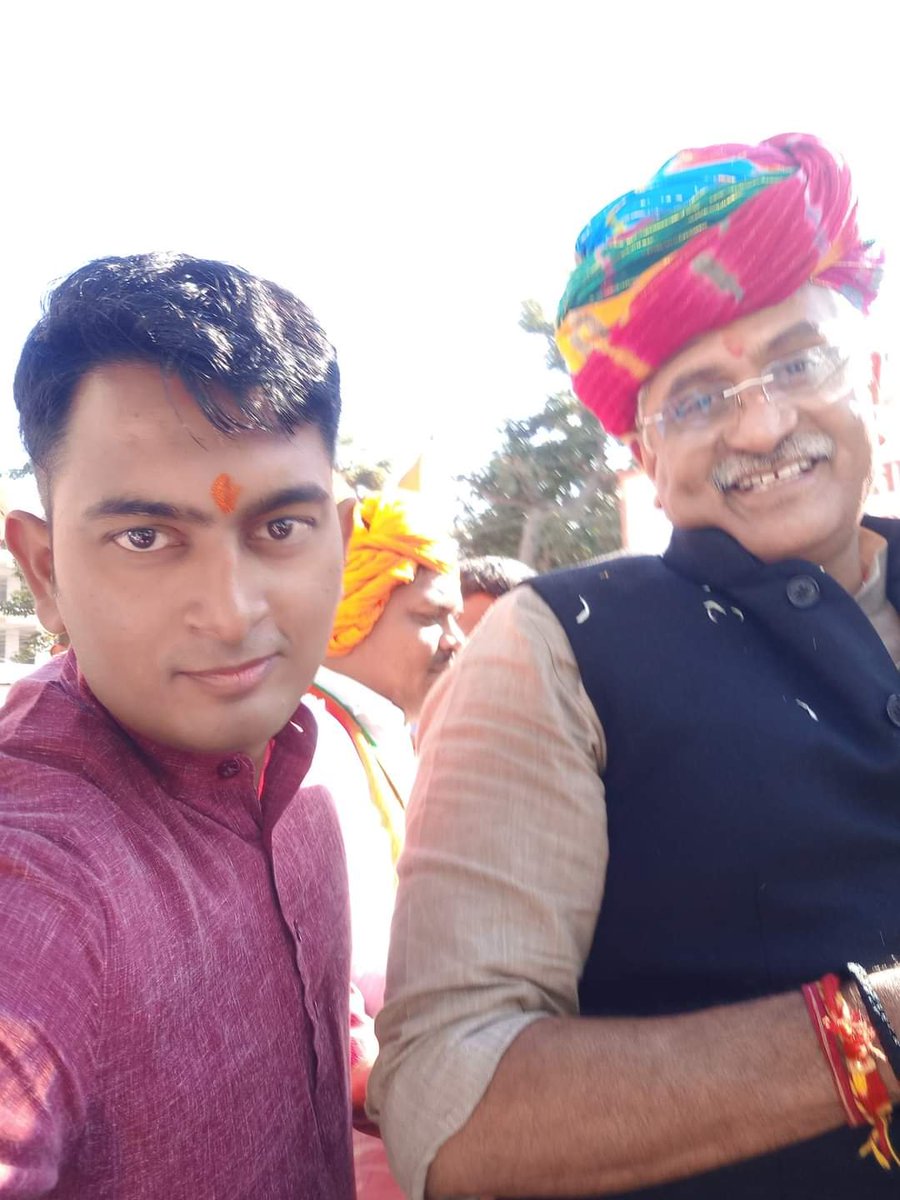 kituchoubisa1's tweet photo. @chaturvediarun1 @gssjodhpur माननीय केंद्रीय संस्कृति एवं पर्यटन मंत्री श्री गजेंद्र सिंह शेखावत भाईसाहब को जन्मदिन की हार्दिक बधाई एवं शुभकामनाएँ। 
ईश्वर से आपके उत्तम स्वास्थ्य, दीर्घायु एवं सुखमय जीवन की मंगलकामना करता हूँ। राष्ट्रसेवा में आपका योगदान निरंतर बढ़ता रहे।
 हार्दिक शुभकामनाएँ 💐 @gssjodhpur https://t.co/JLQUR1mtiX
