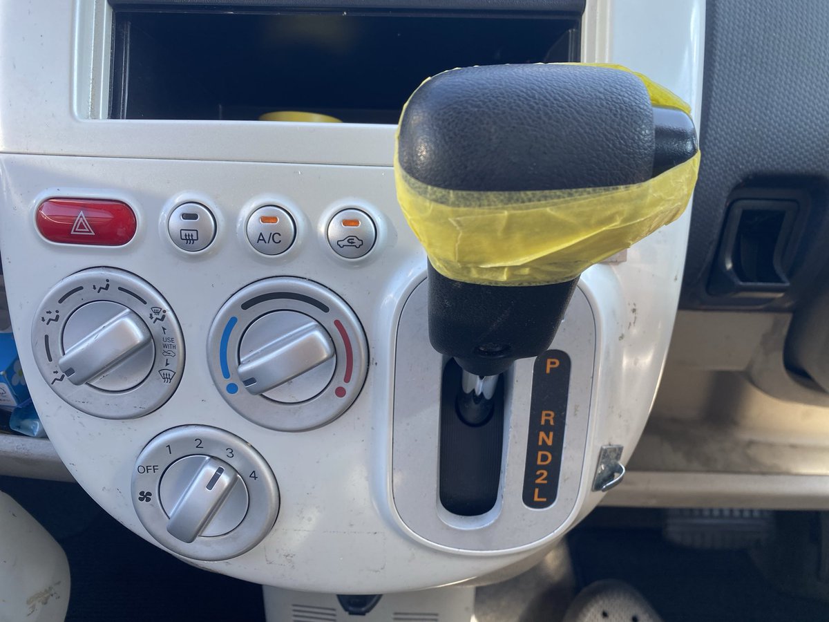 dark7side's tweet photo. 車のギア、シフトレバー押しボタン大破
本日修理完了🚗³₃
労働シマクリマス https://t.co/Fp9FUH49QJ