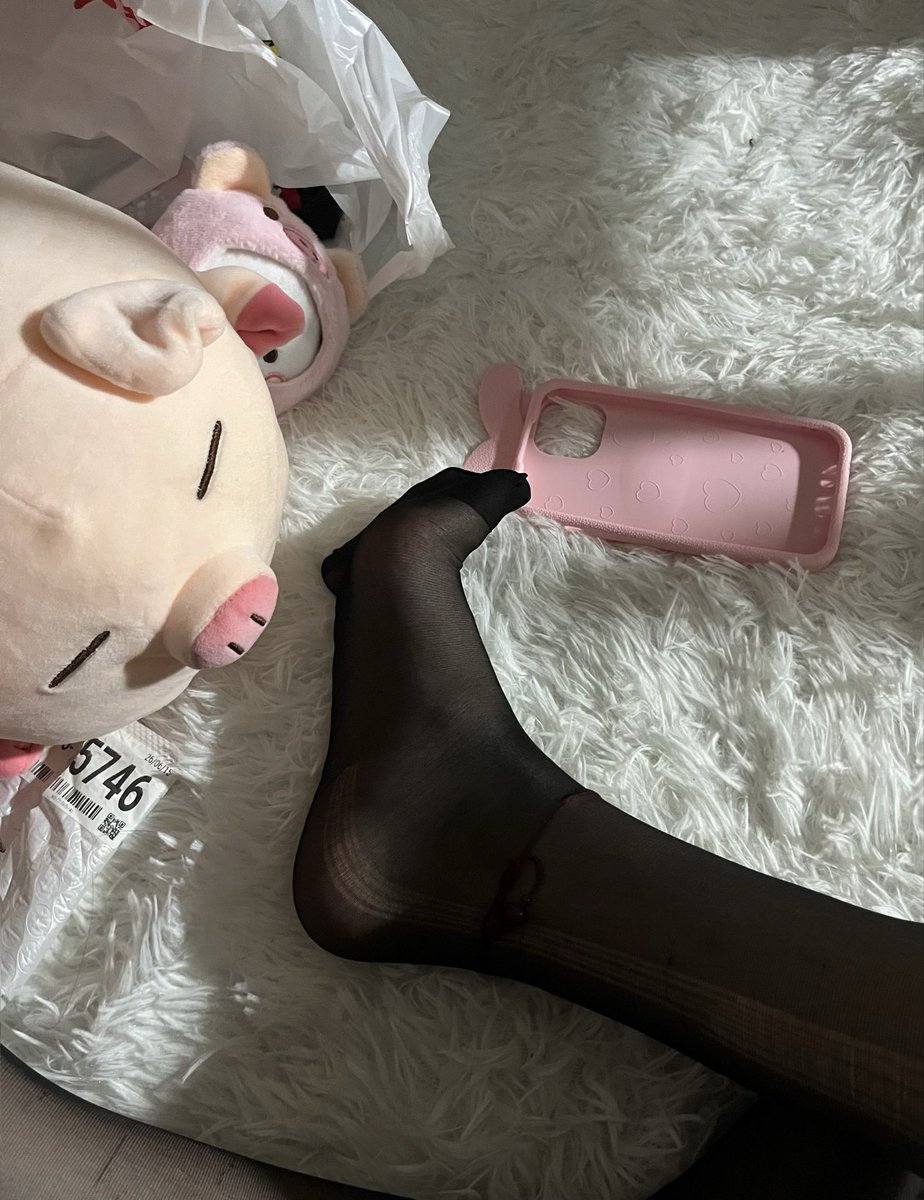 relywc3n's tweet photo. 好想让爸爸射我脚上 https://t.co/G5sLLk7w0m