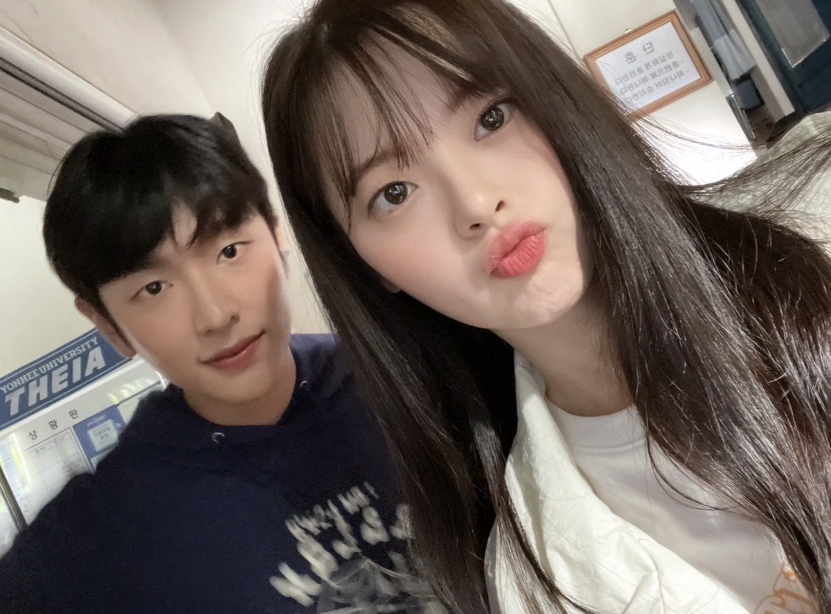ch1ri_dr's tweet photo. 수아언니가 치얼업 4주년이라고 운찬소윤 사진 줬음😍😍 https://t.co/4xR5XMFBUB