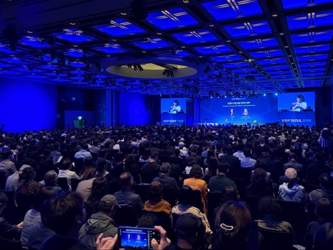 MrBuntar's tweet photo. XRP SEOUL IS PACKED. 🚨🚨

The biggest XRPL room in Asia is live right now.

Banks in the building.
 Evernorth on the wall.
 A full hall before the announcement slot.

This is where Asia stops watching and starts building.

Payments. Tokenized deposits. A public XRP treasury in the same week. 👀

If something drops today, it drops in this room.

I’ll post it the second it hits the stage.

Big weekend for $XRP, @Ripple and @evernorthxrp 🐦‍🔥