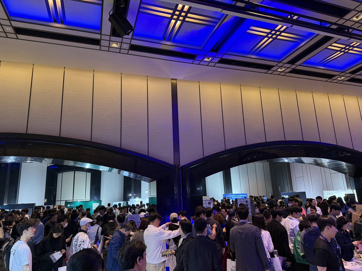 MrBuntar's tweet photo. XRP SEOUL IS PACKED. 🚨🚨

The biggest XRPL room in Asia is live right now.

Banks in the building.
 Evernorth on the wall.
 A full hall before the announcement slot.

This is where Asia stops watching and starts building.

Payments. Tokenized deposits. A public XRP treasury in the same week. 👀

If something drops today, it drops in this room.

I’ll post it the second it hits the stage.

Big weekend for $XRP, @Ripple and @evernorthxrp 🐦‍🔥