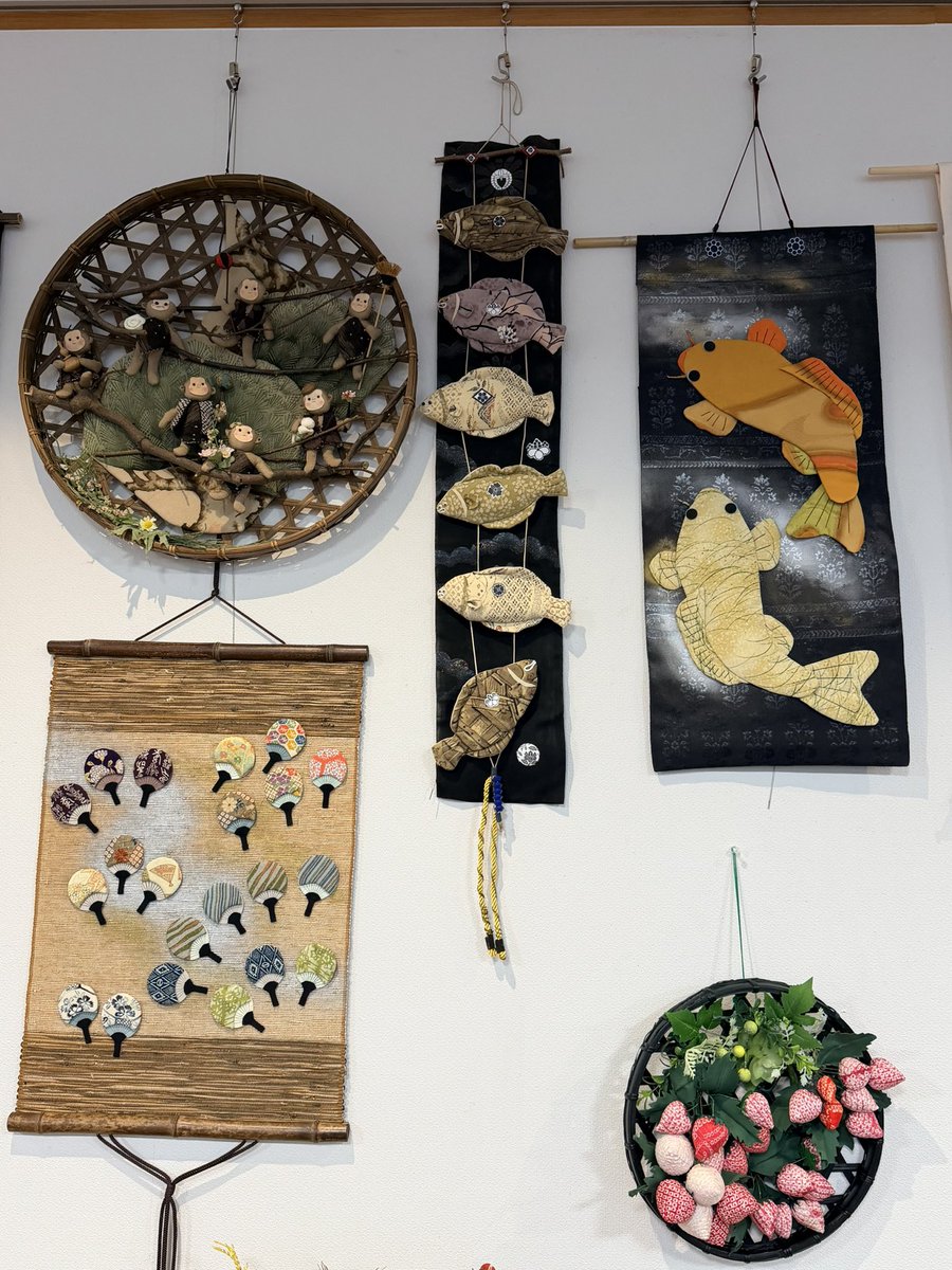 okasgk11's tweet photo. 🌸和の手芸作品展 開催中🌸

岡交流館「和の手芸教室」の皆さんの素敵な作品を展示しています✨

和の趣を感じる、心のこもった手仕事の数々🪡🧵
細やかな技と温かみのある作品を、ぜひご覧ください😊

📅10月16日（金）まで✨✨✨ https://t.co/oTcRDKzH91