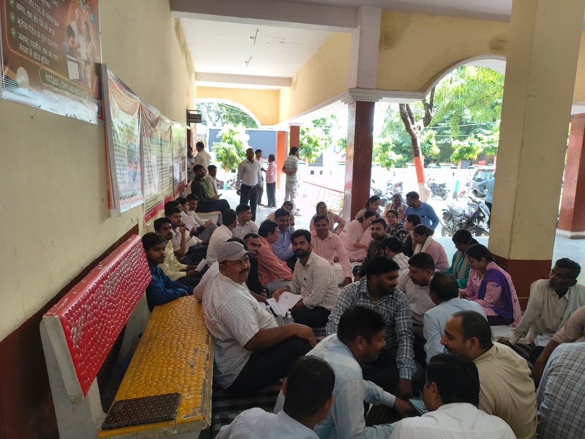 TanveerRaz60's tweet photo. #लेखपाल_की_मांग
#लेखपाल_की_जायज_मांगे
@yadavakhilesh
@CMOfficeUP
@ABPNews
@aajtak
@RahulGandhi
@BJP4UP
@myogiadityanath
@AmitShahOffice https://t.co/ycVkQFIRoK
