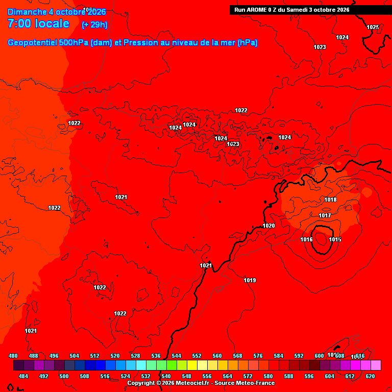P4Estacions's tweet photo. ‼️ Situació meteorològica gairebé inèdita ⚠️ la que es preveu per a les pròximes hores. 

Molts models de mesoescala indiquen que un sistema convectiu de mesoescala (SCM) arribarà des del sud i podria acabar adquirint característiques d’un petit medicà (cicló o huracà mediterrani) davant de la costa catalana a mesura que s’organitzi.

L’escenari és potencialment perillós, principalment per intensitats torrencials de precipitació, grans acumulacions d'aigua i fortes ratxes de vent al litoral de Barcelona i Girona, que podrien superar els 90-100 km/h.

A més, l’atmosfera presenta valors d’aigua precipitable excepcionalment alts, un factor més que atorga a aquest episodi un marcat caràcter subtropical.

Més informació al llarg de les pròximes hores… 

#Projecte4Estacions