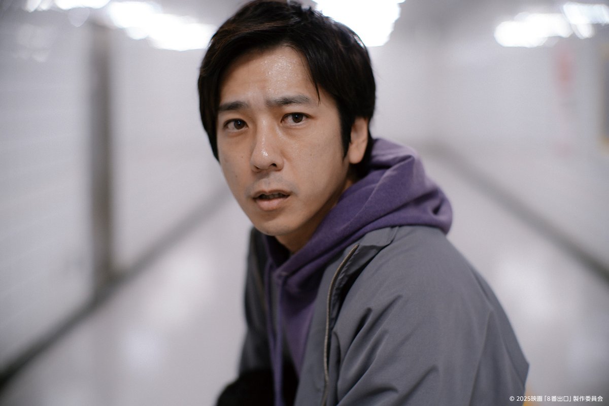 PrimeVideo_JP's tweet photo. 『８番出口』キャラクター紹介①
迷う男(二宮和也)

地下鉄で派遣先へ向かう途中、
無限ループする地下通路に迷い込んだ男。

異変を探り、８番出口を目指す。

『８番出口』見放題独占配信中 https://t.co/f1hXWLnj2r