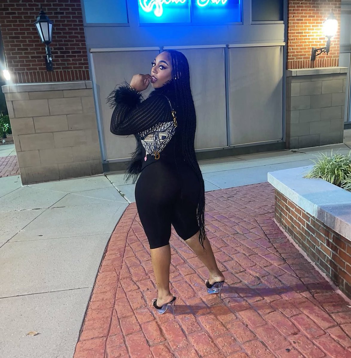 armonikaybs's tweet photo. All back, but I’m still the highlight 🖤✨ https://t.co/sspfFRGyZx