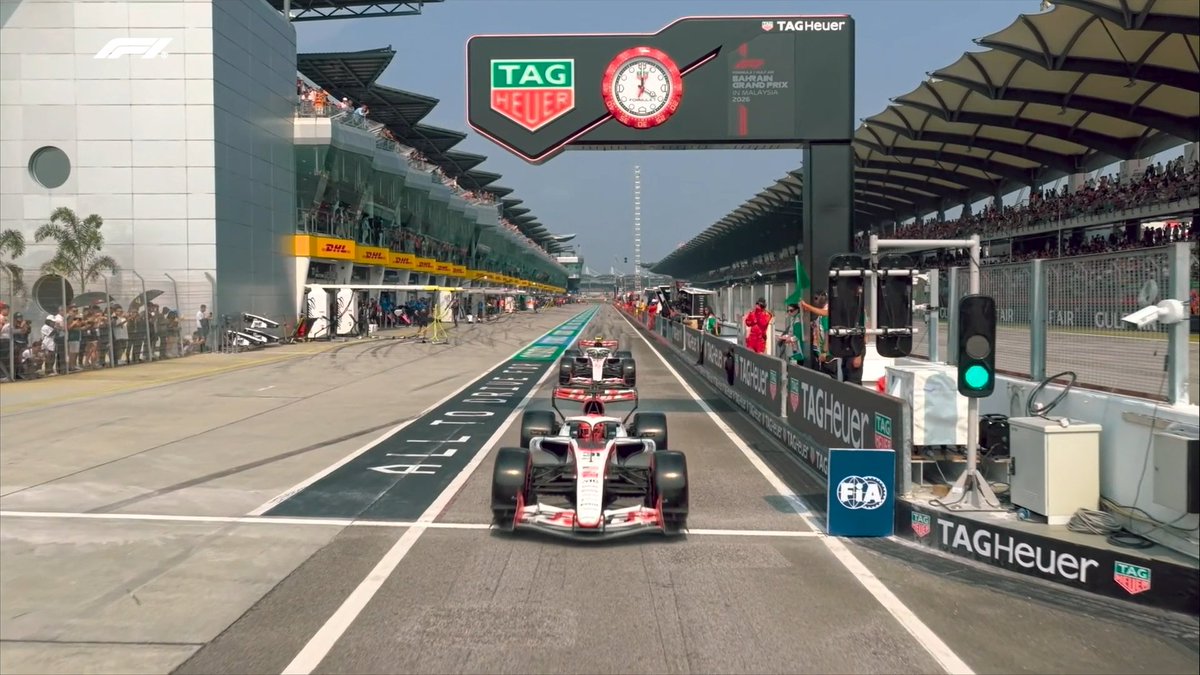F1's tweet photo. 🟢 Q1 GREEN LIGHT 🟢

Qualifying in Sepang is GO!! 🙌

#F1 #BahrainGP https://t.co/rdwyseEoZR
