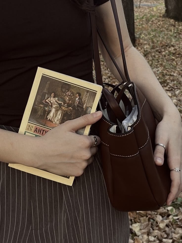 dayydreamaa's tweet photo. Always bringing something to read https://t.co/MkRPmbMoKl
