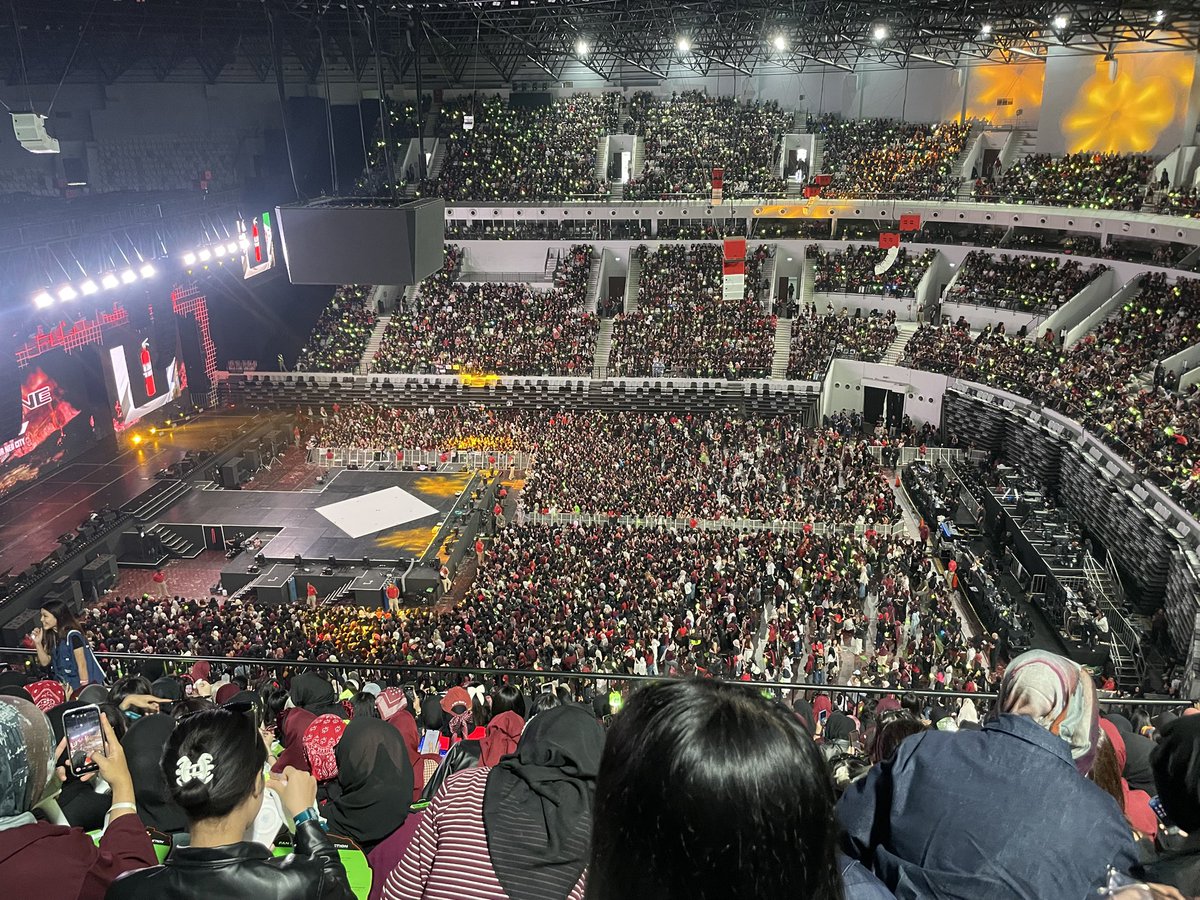 yunqisichenq's tweet photo. yang di section neocity are you ok guysss, banyak banget😭😭😭 https://t.co/p8VEjweMF4