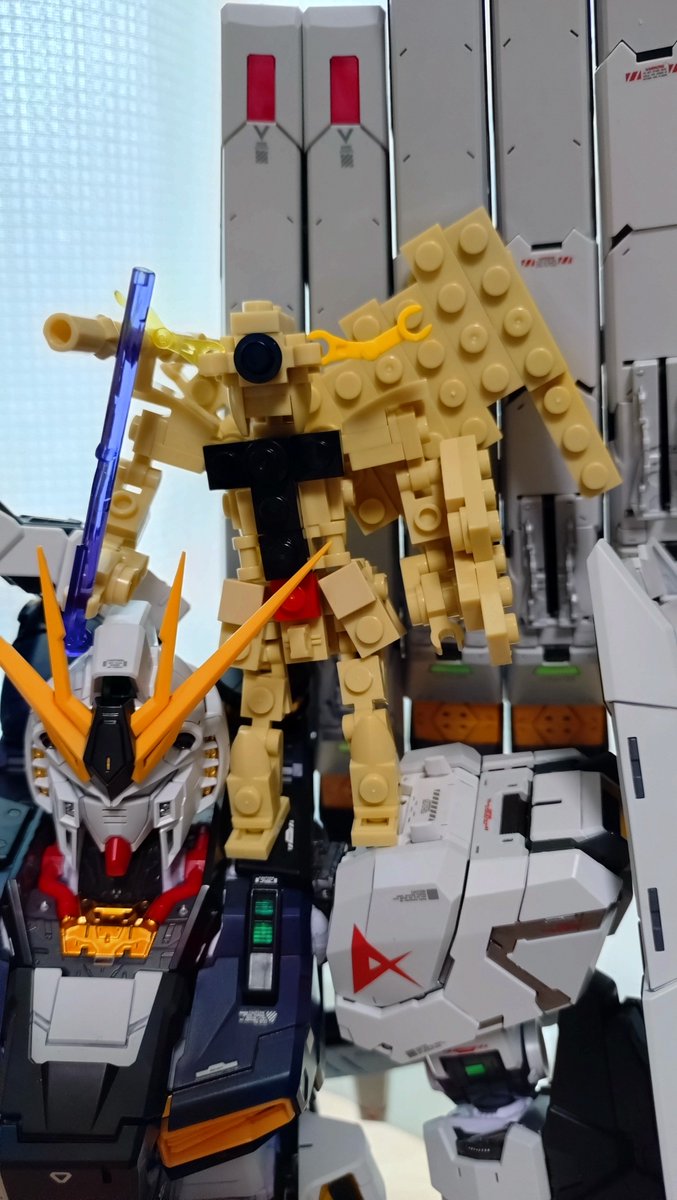 kit67222907's tweet photo. 我が息子がブロックでνガン作ってきたｗｗｗ素晴らしい！ https://t.co/tQaoDUIKTx