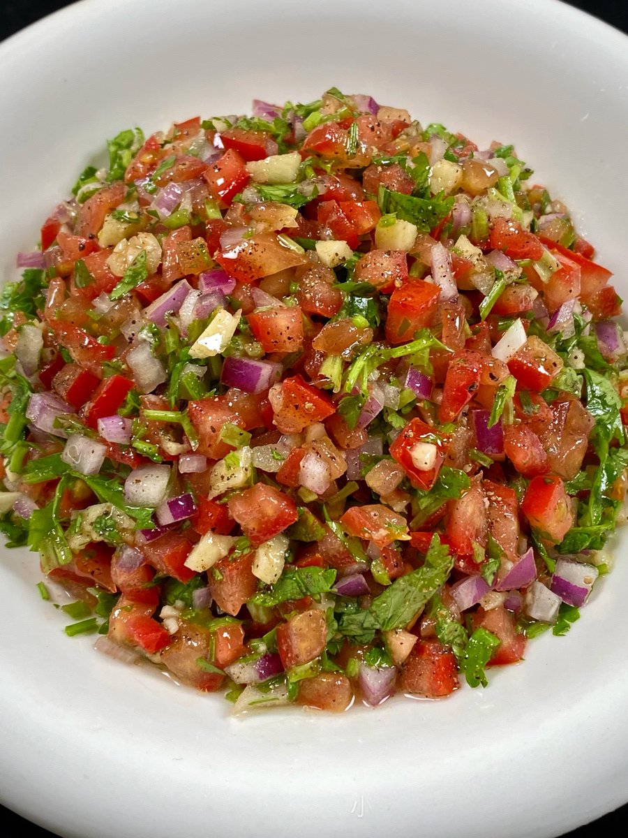 EmeryRoberxece's tweet photo. Delicioso ceviche peruano fresco, con limón jugoso, cilantro y cebolla morada! Un sabor que transporta directamente a las costas del Pacífico. ， https://t.co/z9GKCGf7OL