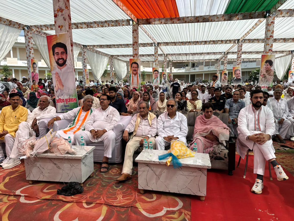 BrijendraSpeaks's tweet photo. आज उचाना ब्लॉक के कांग्रेस कार्यकर्ता सम्मेलन में हरियाणा कांग्रेस प्रभारी श्री @SanjaySDutt जी ,हरियाणा कांग्रेस अध्यक्ष @raonarenderinc जी , कांग्रेस महासचिव @Kumari_Selja जी, पूर्व केंद्रीय मंत्री @ChBirenderSingh जी, हरियाणा विधानसभा के पूर्वर् स्पीकर @KuldpSharma57 जी , कैथल से विधायक @adityasurjewala जी, हरियाणा के पूर्व सी.पी.एस @gillankherapss जी , पूर्व विधायक श्री जोगीराम व अन्य वरिष्ठ नेताओं की उपस्थिति रही।इस कार्यक्रम के सफल आयोजन पर हमारे सभी साथियों का हार्दिक अभिनंदन व आभार।