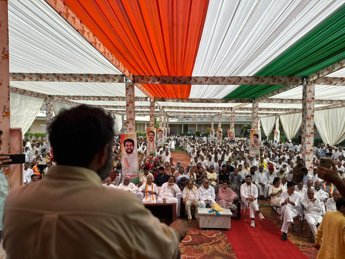 BrijendraSpeaks's tweet photo. आज उचाना ब्लॉक के कांग्रेस कार्यकर्ता सम्मेलन में हरियाणा कांग्रेस प्रभारी श्री @SanjaySDutt जी ,हरियाणा कांग्रेस अध्यक्ष @raonarenderinc जी , कांग्रेस महासचिव @Kumari_Selja जी, पूर्व केंद्रीय मंत्री @ChBirenderSingh जी, हरियाणा विधानसभा के पूर्वर् स्पीकर @KuldpSharma57 जी , कैथल से विधायक @adityasurjewala जी, हरियाणा के पूर्व सी.पी.एस @gillankherapss जी , पूर्व विधायक श्री जोगीराम व अन्य वरिष्ठ नेताओं की उपस्थिति रही।इस कार्यक्रम के सफल आयोजन पर हमारे सभी साथियों का हार्दिक अभिनंदन व आभार।