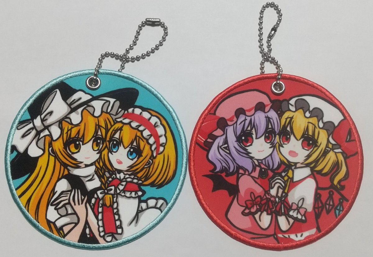 touhoumarui2's tweet photo. ご紹介いただきました
当日ナーフ銃で射的やります1回500円
ルール6発撃って5個or6個の的を狙う
全ての的を倒したら1500円以上のアイテム
テディベアミニクッション15㎝表レミリア、裏フラン
ワッペン
4キャラの豆色紙(準備中これから依頼)
全ての的を倒せなかった場合500円ドッグタグ当になります https://t.co/JDQWa463MY