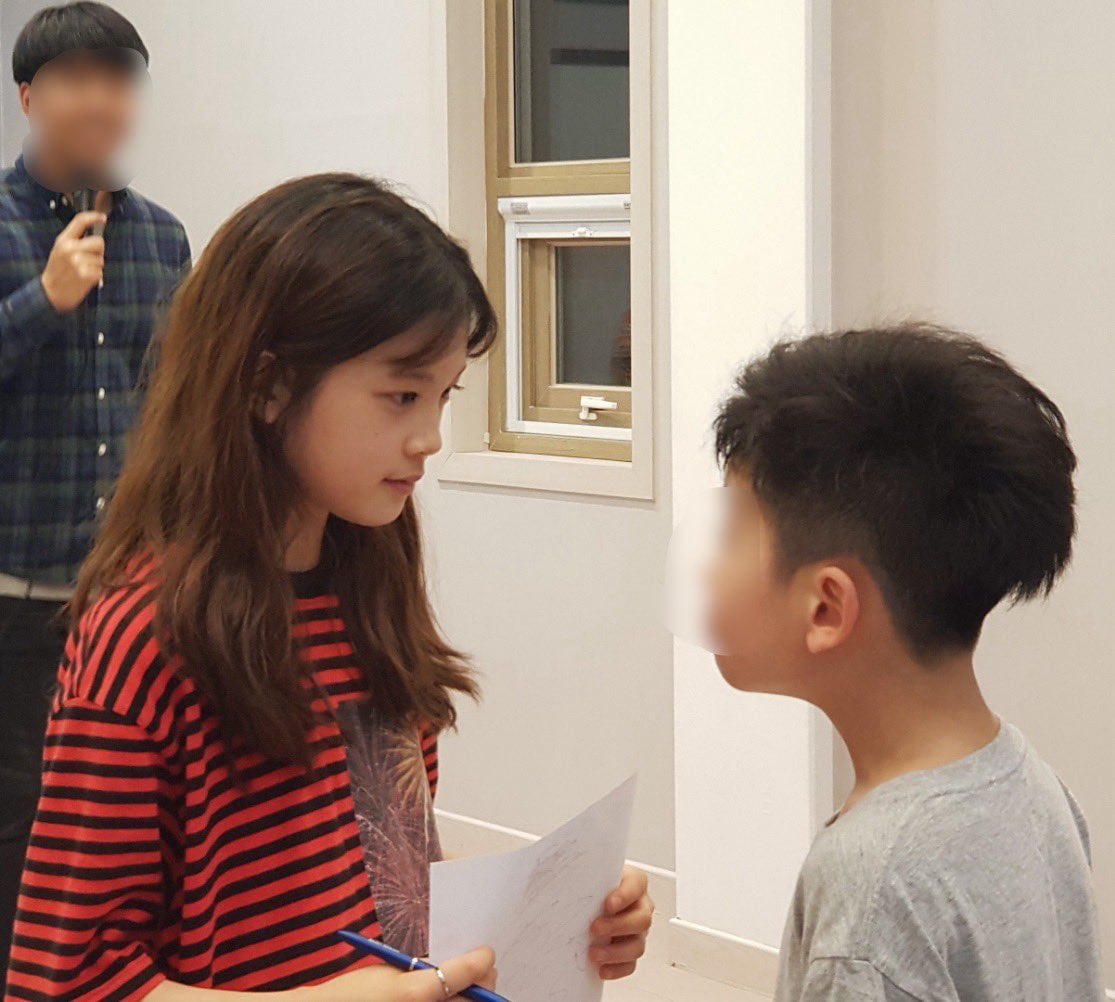 onrammi's tweet photo. 숭이는 볼 때마다 와 저런 사람이 연예인하는구나.. 와.. 하고 감탄만 나옴.. 연예인을 하기위해 태어난 느낌 애기 때 사진만 봐도 이미 완성형 얼굴 https://t.co/Cjy5yDCLKg