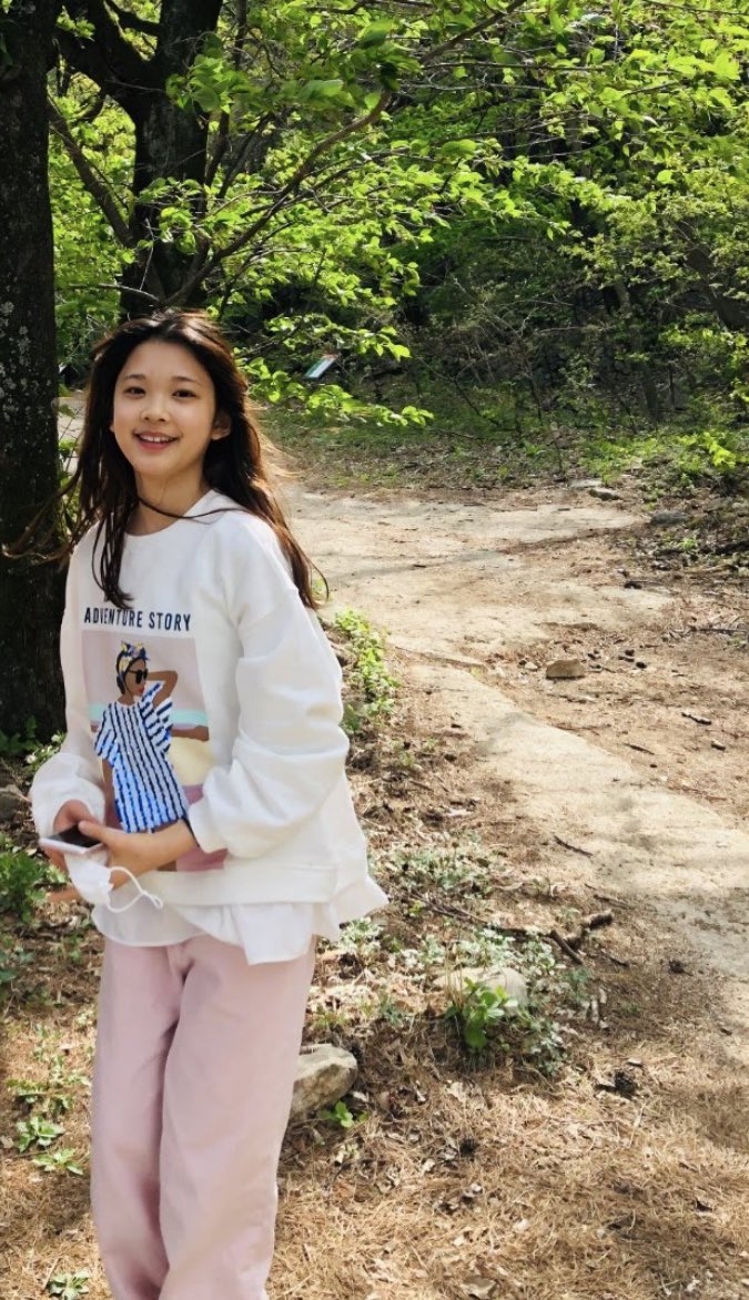 onrammi's tweet photo. 숭이는 볼 때마다 와 저런 사람이 연예인하는구나.. 와.. 하고 감탄만 나옴.. 연예인을 하기위해 태어난 느낌 애기 때 사진만 봐도 이미 완성형 얼굴 https://t.co/Cjy5yDCLKg