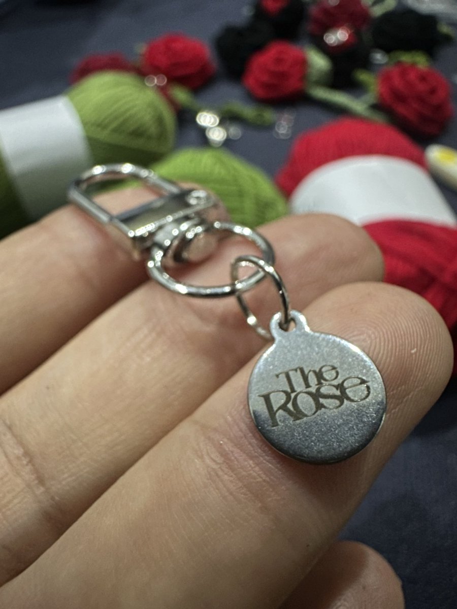 DevilzOoy's tweet photo. ₊˚✩ (pls rt) giveaway for 

Rose Crochet with The ROSE pendant only 20 ea (multiple use for bracelet or bag charm)  

The ROSE pendant 20 ea 

🥀 3 Oct 2026
idea live bravo bkk

#ROSETOPIA_in_Bangkok ♡˚ ༘ 
#TheRose  #더로즈
#TheRoseTour2026 https://t.co/Tl3yrlYftx