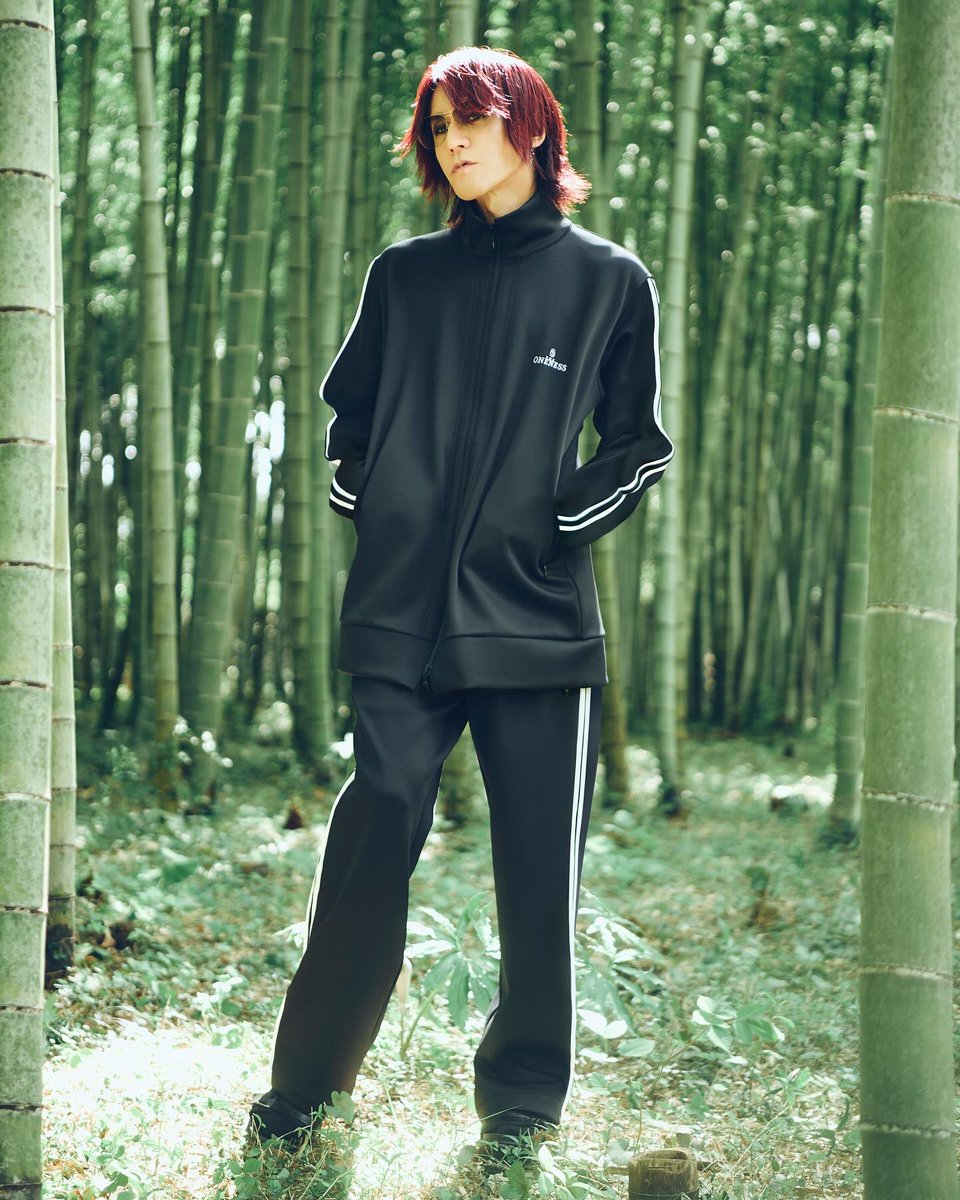 DETRUIRE5923's tweet photo. THE ONENESS 
SUGIZOさん愛用の紹介

▼EcoJerseyHighNeckJersey (BK×WH)
https://t.co/JGpM8uPrMm
▼EcoJerseyWideSlacksJersey (BK×WH)
https://t.co/mrkBzEl9dY
Mサイズ着用
@THE_ONENESS_JP 
@SUGIZOofficial 
#THEONENESS #SUGIZO #DETRUIRE https://t.co/RpQQIykjGr