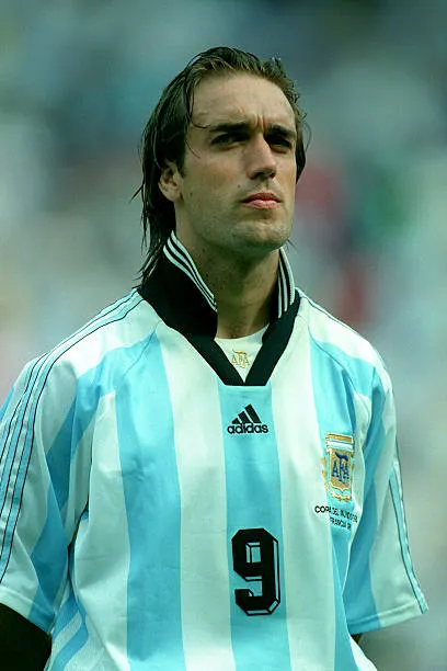 moshimoshi04_'s tweet photo. @arilikethis El verdadero peak de facha en Argentina fue Batistuta en 1998. https://t.co/G0Od0plHL0
