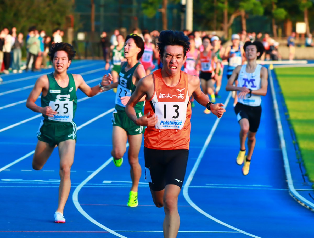 ekiden_navi's tweet photo. 【#世田谷記録会】26/10/3
■5000m 8組

古屋瑠佐(拓大一高)14:19.29

青梅マラソン10kmも制したことのある古屋が組トップ!!3000m以降飛び出て大学生を振り切りエースの意地を魅せる。自力はもっとありそう。親御さん・チームメイトの応援も多くきっと力に変えたはず!! https://t.co/NBvLJkyDlt