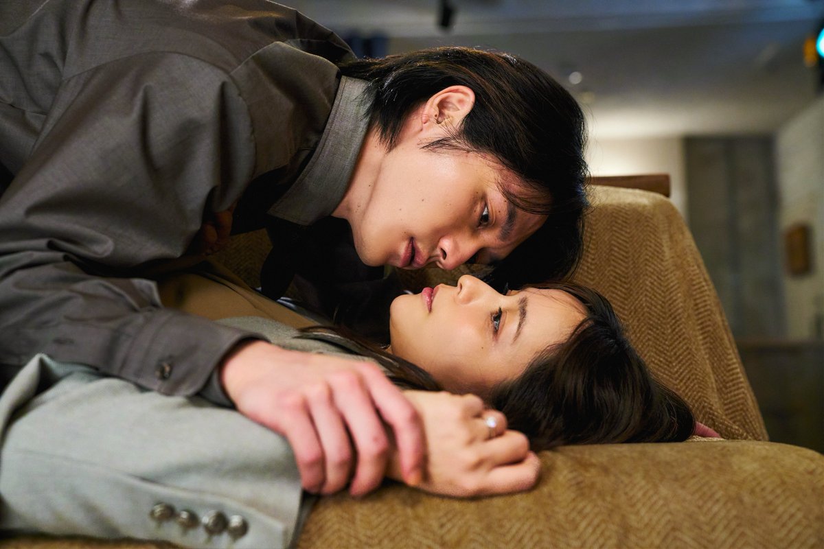 oshidoraEX's tweet photo. ／
　＃はだかんぼうたち👶
　　衝撃の連続キスで開幕‼️　　　    　　
＼
⁡
鯖崎（#松田元太）の危険で抗えない魅力🫣全開となるシーンからスタートした第1話🔥

甘美で激しさのある恋愛描写…
いかがでしたか⁉️
感想ポストもお待ちしてます📮

刺激的な大人の恋を何度でも👏
TVerで無料配信中📱
⁡https://t.co/vhKoYbYjcz

📺第2話は10月10日(土)よる11時から