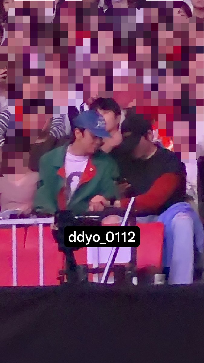 dyonigiri's tweet photo. Kwangsoo and Woobin came to Day Off concert today! Kwangsoo was sent this photo too on his bbl asking which outfit he shall wear😂 https://t.co/5VReOtp8gq