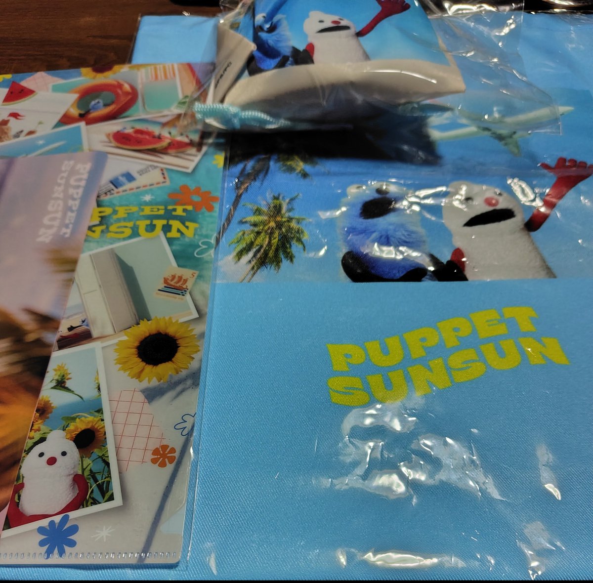 ISSEI2920's tweet photo. 大好きなコロンバンのクッキーとスンスングッズ買って���た！ https://t.co/YVZwGm1o0y