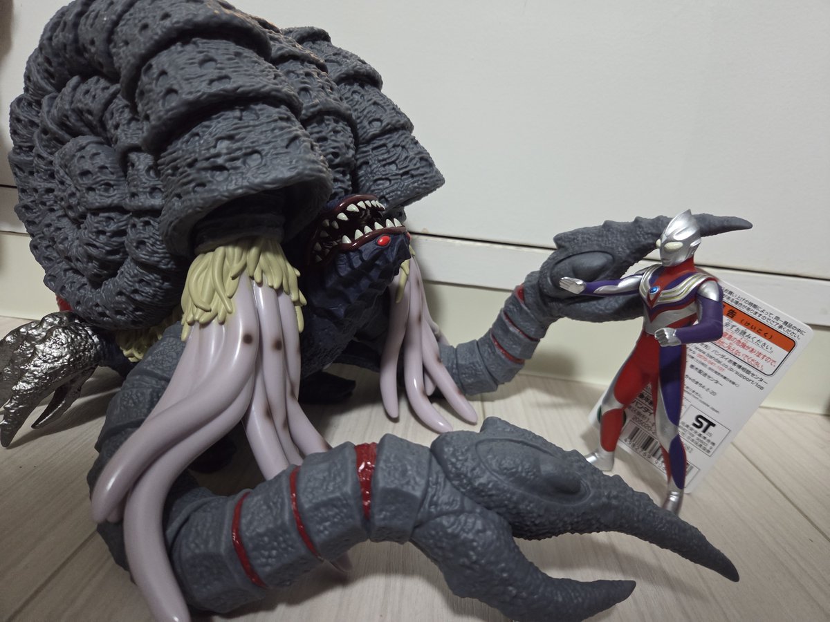 dEITs8XIL7c3Apx's tweet photo. 戯華のガタノゾーアボリュームが凄いです！
DX版と比較すると親子のように見えてきます笑
値段もかなりしますがそれ相応の内容になっています！ https://t.co/qh6dKQfhRm