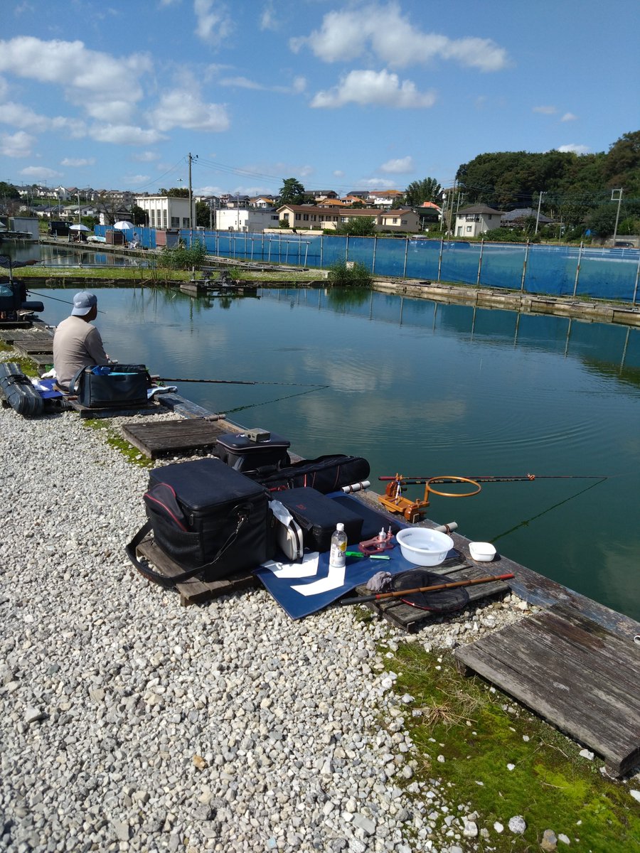 imatoku1969's tweet photo. 今日もホームの鈴木園(2号池)11尺両ウドン(ポンプ出し)バランス底釣りです😄小魚さんの動きが素晴らしく😅浮きが壊れたエレベーターの動きで大苦戦しました😁苦肉の策でドボン(中通し)に変更の4枚計5枚で終了😆先輩方お疲れ様でした。 https://t.co/h6FmW5xeFx