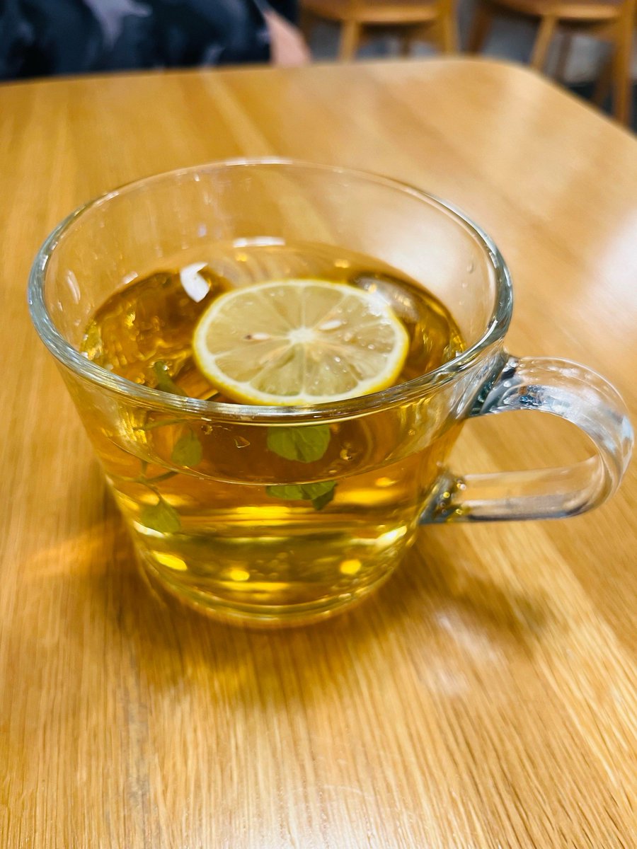 FogChapterlqia's tweet photo. Just made my favorite honey lemon tea while the rain taps on the window , perfect cozy Sunday vibe at home. https://t.co/U4JTeHI1Bq