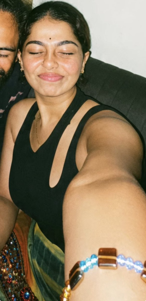 realstuffss's tweet photo. Shh #Malavika munda semaya katura paal maadu🍼🤤 ivalku adichutu iruka now🥵🍆💦 https://t.co/PThoWljYOw