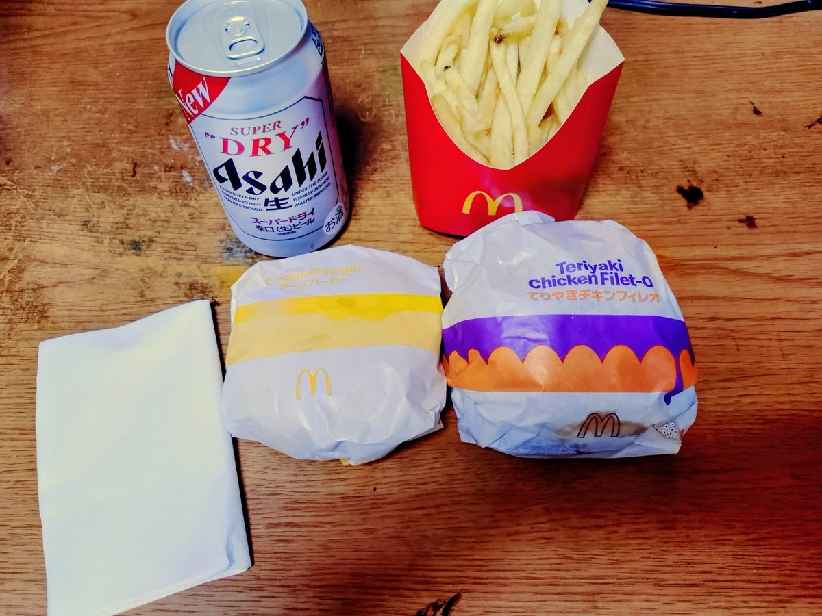 monchan1970's tweet photo. 本日もお疲れ様でした☺今夜はチキンフィレオシリーズ、販売終了という事でマックで頂きまーす🍺
#晩酌
#晩ごはん
#日常垢 https://t.co/BVQyyGBPt6