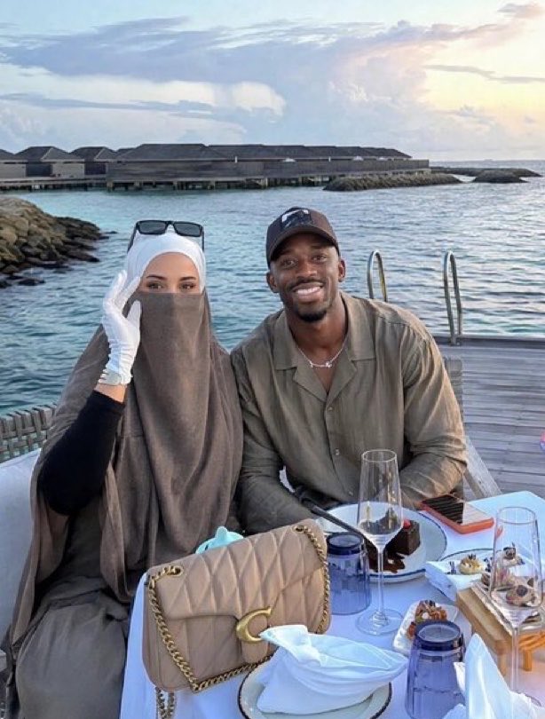 TorloGiorgio's tweet photo. DEMBELE e sua moglie (che non può nemmeno mostrare le sue mani)

La FRANCIAZA oggi è sta roba qui ed incredibile come in Italia siano proprio le donne di 40/50
anni a essere attratte da queste fogna di religione #naza #palestine #allah #muslimterrorists https://t.co/4T2KxMAJlh