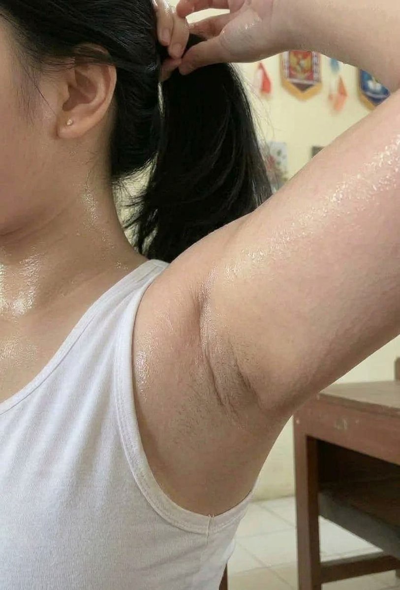 silvaXkiingTwo's tweet photo. Asupan sore gerah dalam kelas jadi lepas seragam 

#ketiak 
#armpit 
#kilikili https://t.co/uvpkGQ7AyT