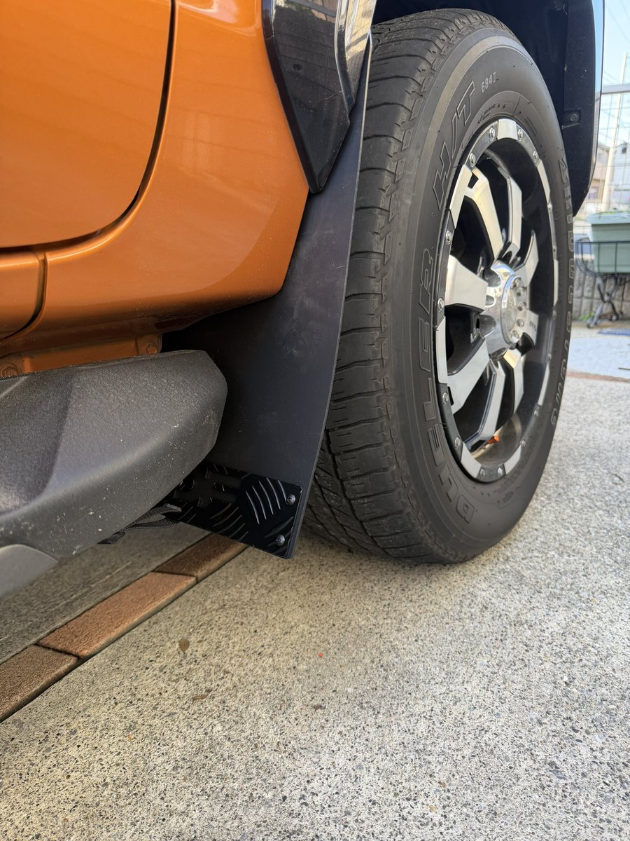 5ZzlTX5CFQ2666's tweet photo. トライトンにMDF製マッドフラップ装着!
オフローダー感がさらにましたじぇ!!🚗³₃
#トライトン
#MDF https://t.co/AqYlBz71h4