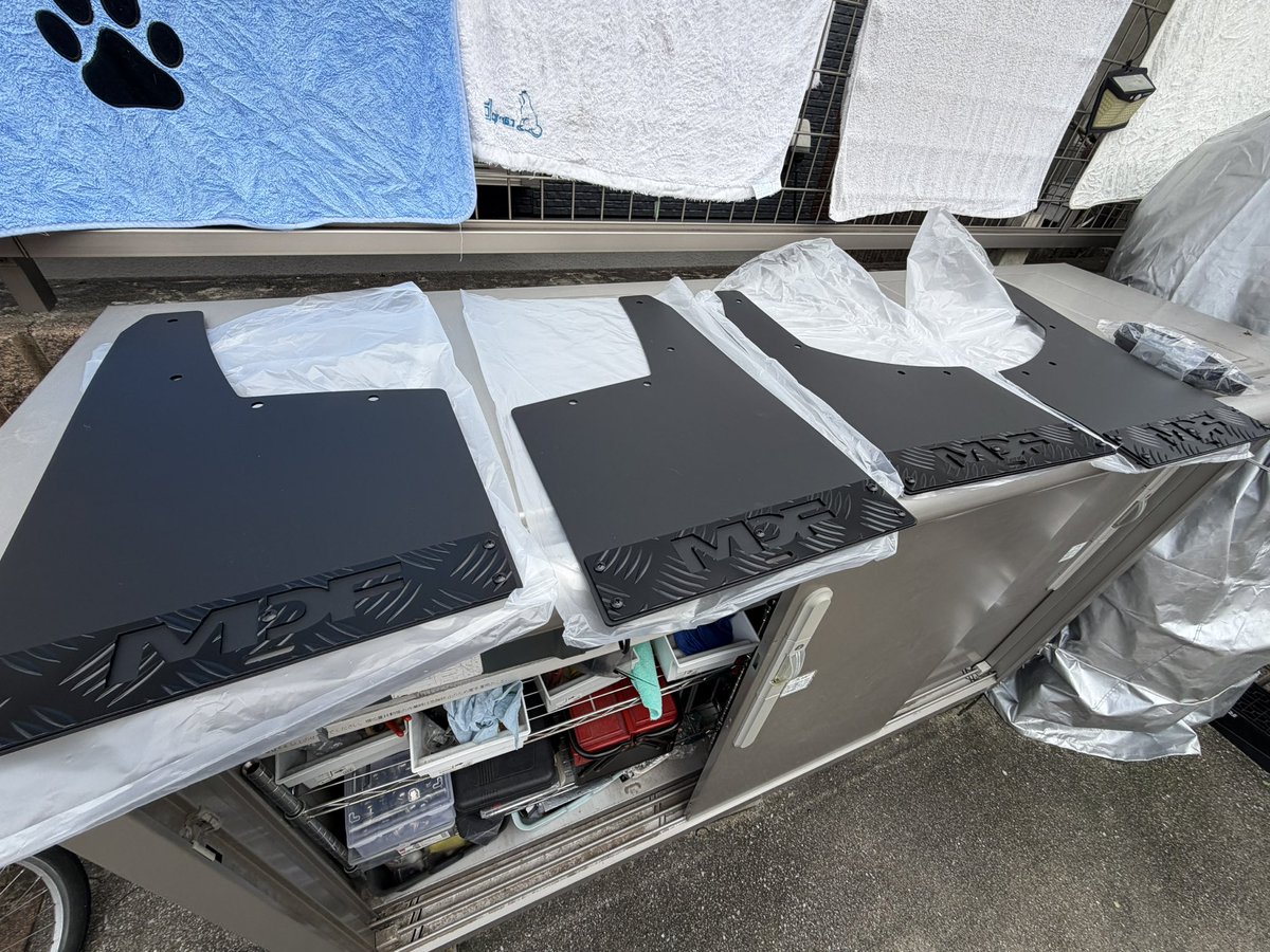 5ZzlTX5CFQ2666's tweet photo. トライトンにMDF製マッドフラップ装着!
オフローダー感がさらにましたじぇ!!🚗³₃
#トライトン
#MDF https://t.co/AqYlBz71h4
