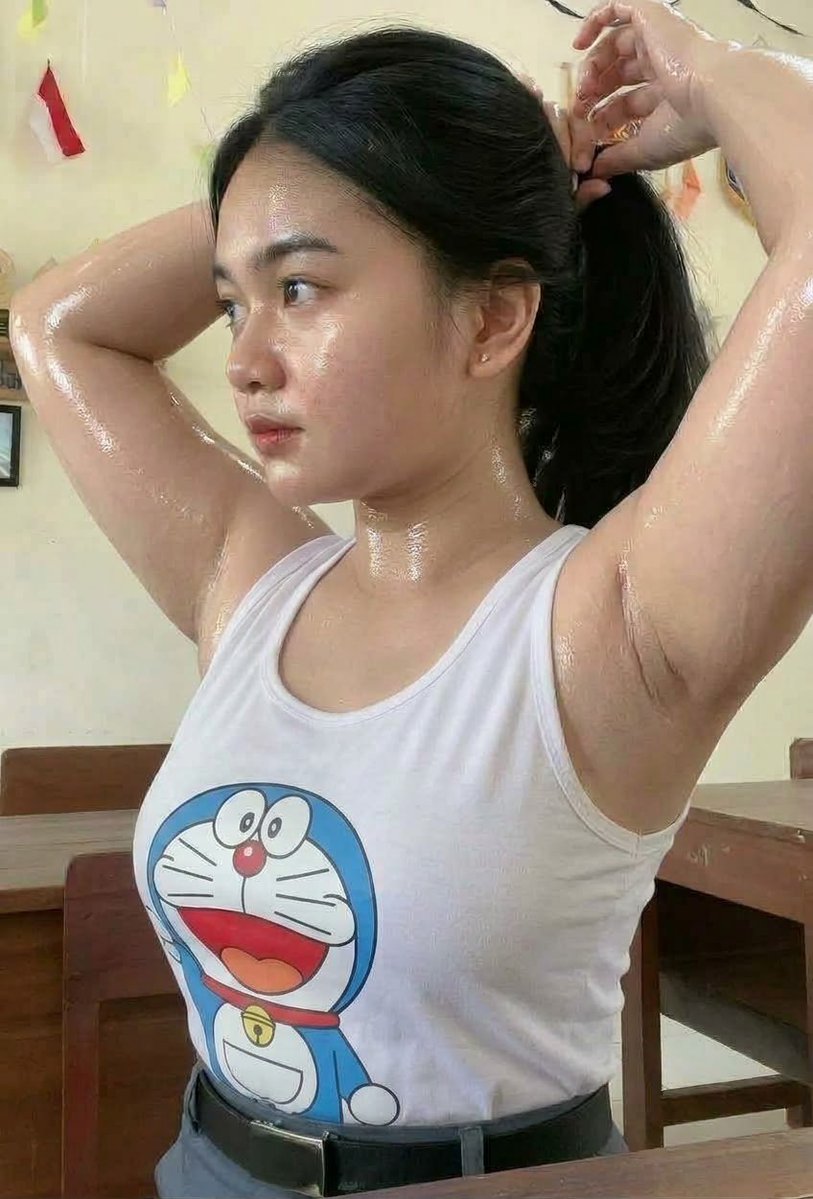 silvaXkiingTwo's tweet photo. Asupan sore gerah dalam kelas jadi lepas seragam 

#ketiak 
#armpit 
#kilikili https://t.co/uvpkGQ7AyT