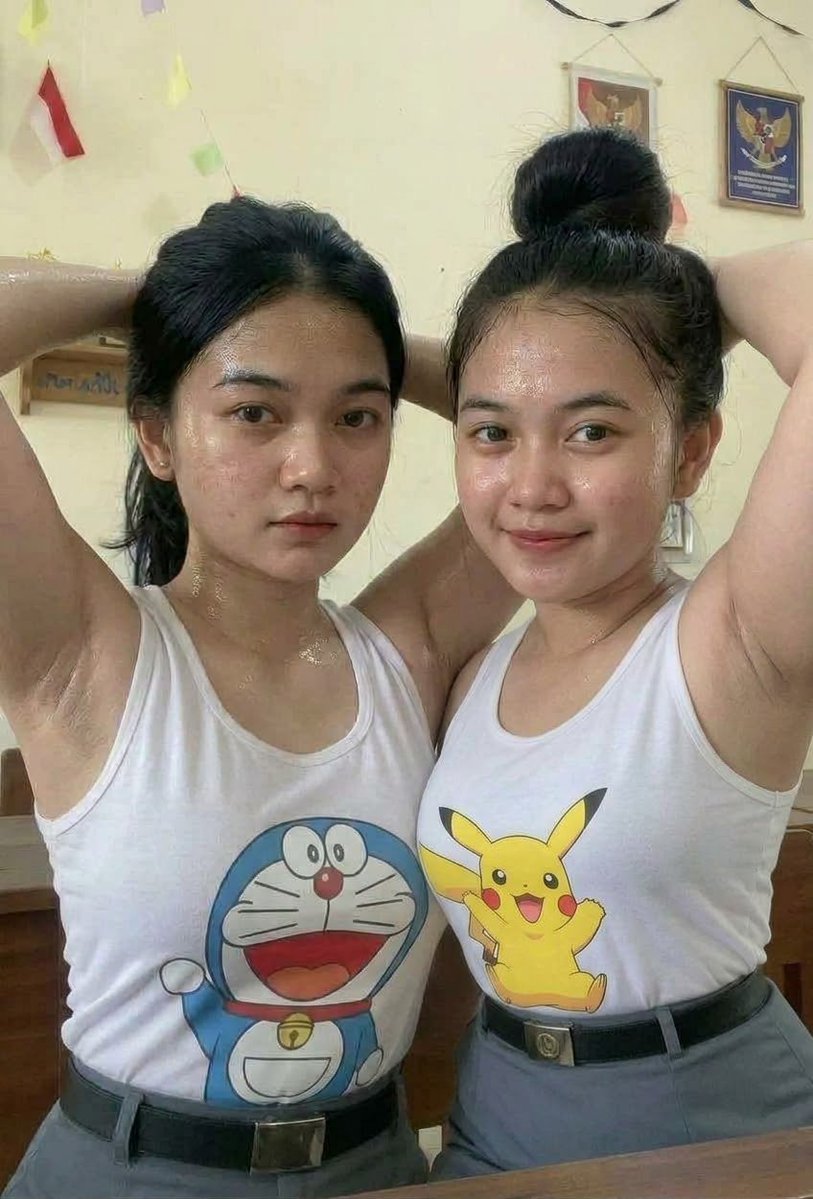 silvaXkiingTwo's tweet photo. Asupan sore gerah dalam kelas jadi lepas seragam 

#ketiak 
#armpit 
#kilikili https://t.co/uvpkGQ7AyT