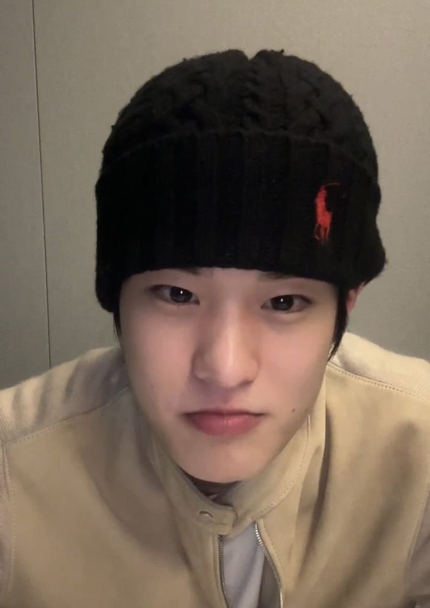 seswsa01's tweet photo. 소희 너무 기여운 표정으로 댓글봐ㅠㅠ https://t.co/aAMWGeueVc