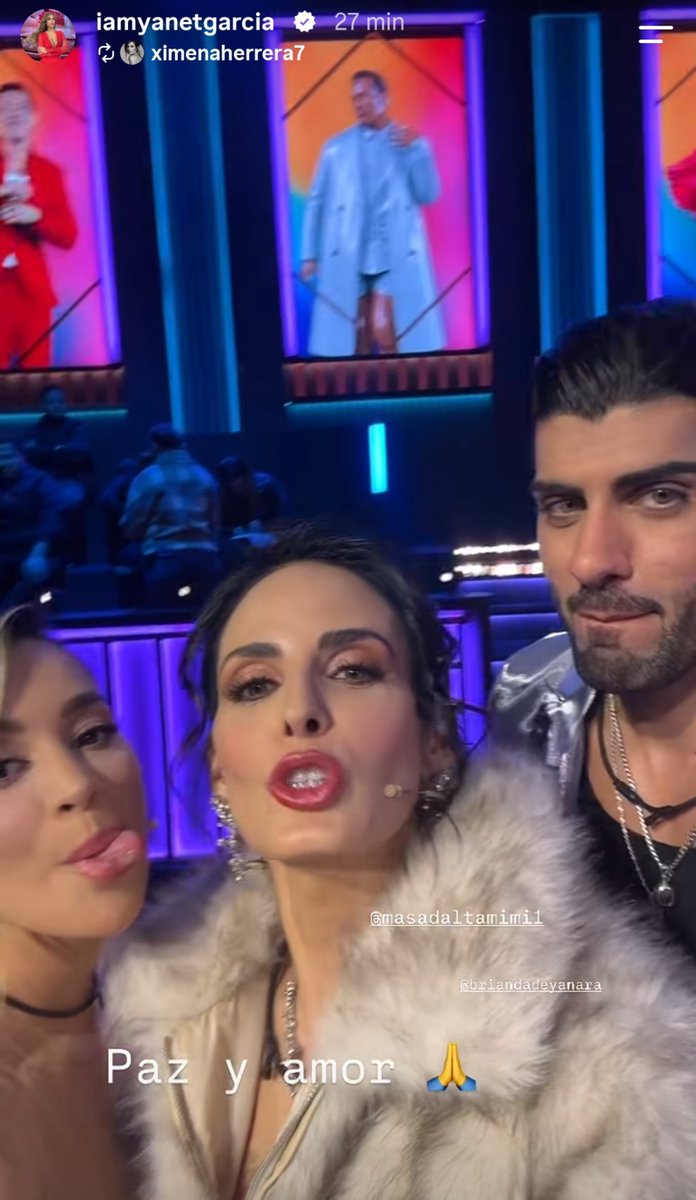 leportadeA2's tweet photo. Actualización 🗣️
Cuál es el interés de #Ximena y #Yanet para que lo quieran cerca de su amiga #Brianda @DeyanaraBrianda ??
La están funando por su culpa y ustedes quieren amor y paz 😂
#LaCasaDeLosFamososMéxico
#LaCasaDeLosFamososMéxico4 https://t.co/TQbxNXOGZi